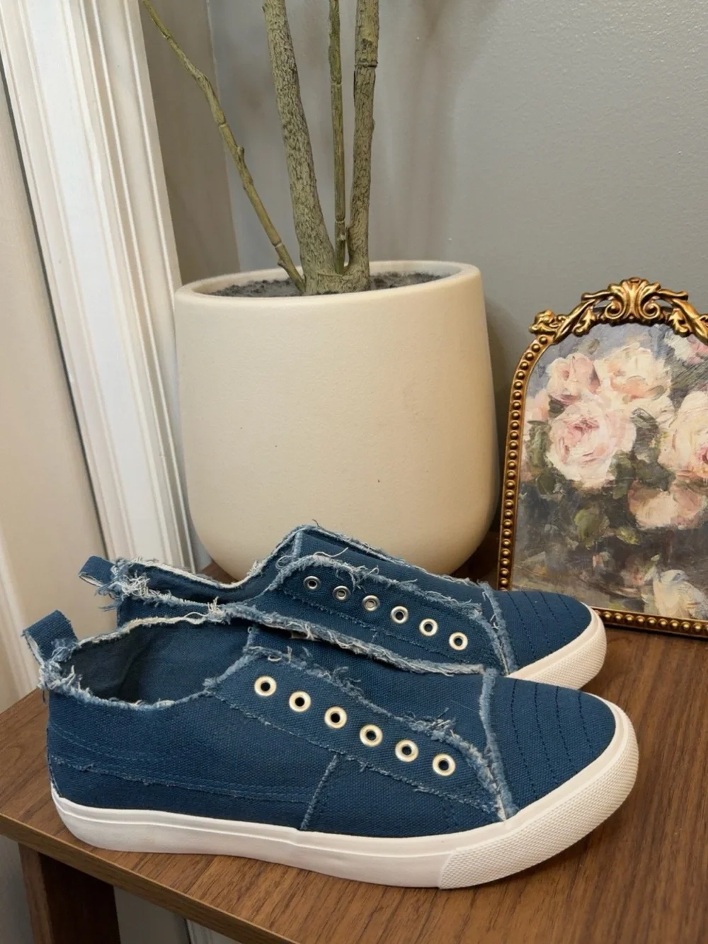 Girlie Girl Originals Blue Distressed Canvas Sneakers Size 9 Boho Laceless